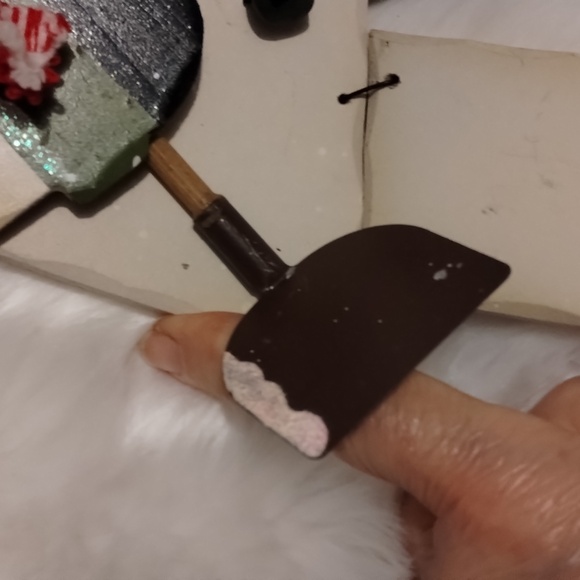 CHRISTMAS Wooden Snowman with True Knitted Scarf & Tin Shovel - Picture 5 of 7